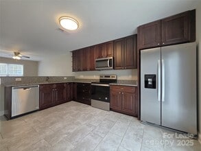 Building Photo - 420 Balfour Dr