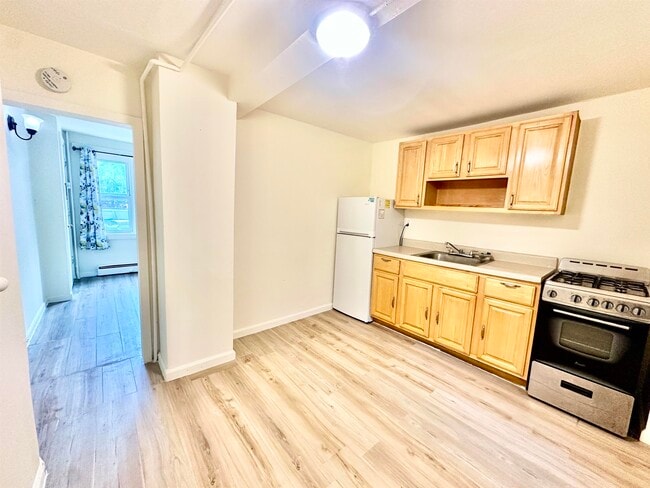Building Photo - 813 7th St