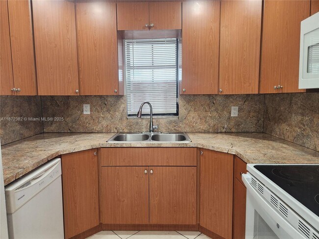 Foto del edificio - 1501 SW 122nd Ave