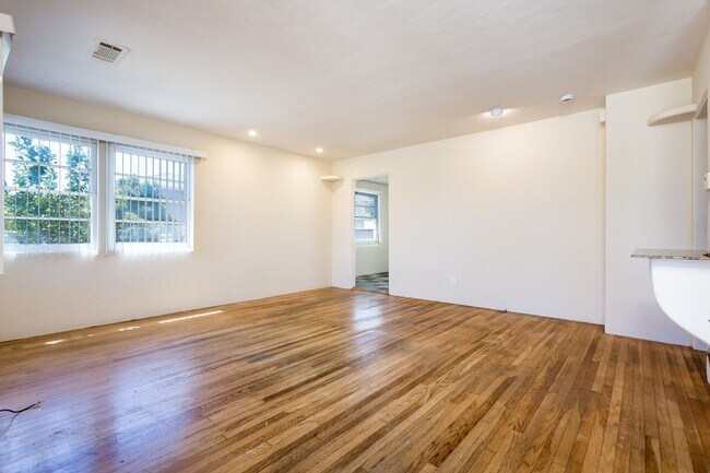 Foto del edificio - 5070 Glen St