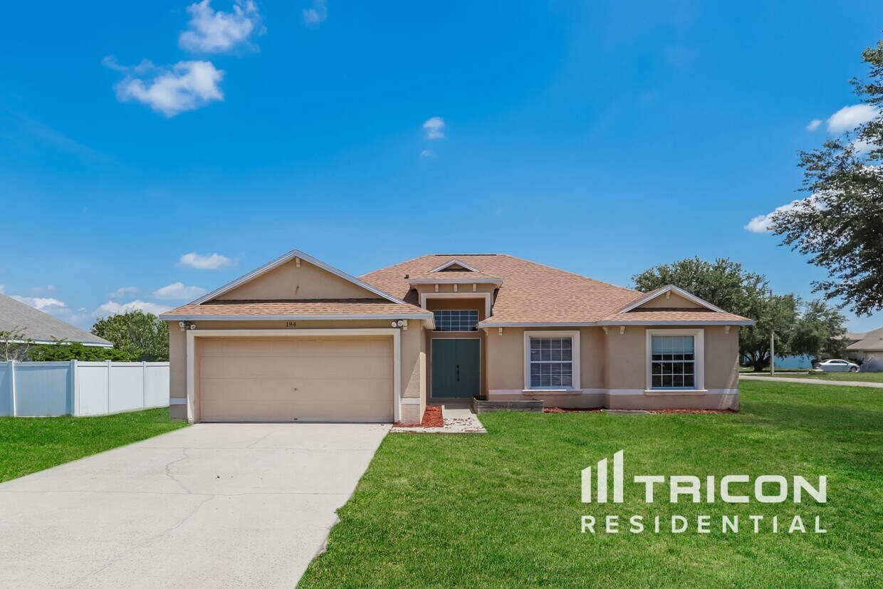 Foto principal - 194 Lake Thomas Dr