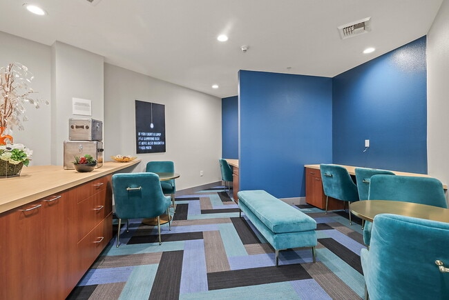 Building Photo - Avenue 64