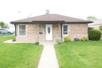 Building Photo - 9544 Nerbonne Ave