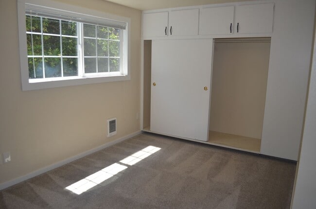 Building Photo - Charming Duplex in Prime Ballard-Fremont Location
