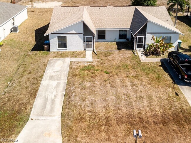 Building Photo - 1733 NE 7th Pl