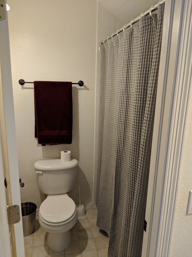 2nd master bath - 4545 S. Monaco St. Unit 127