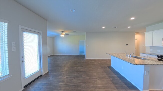 Foto del edificio - 4722 Lombardy Fire Trail