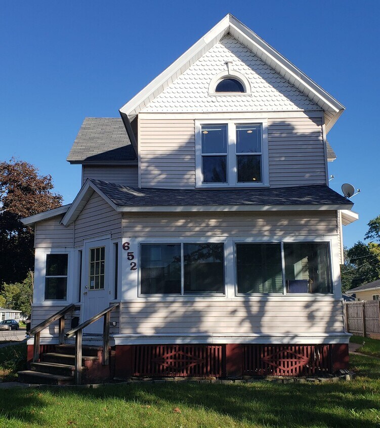 Foto principal - 652 Wilson St