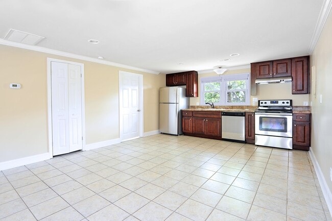 Building Photo - 4206 Seaview St