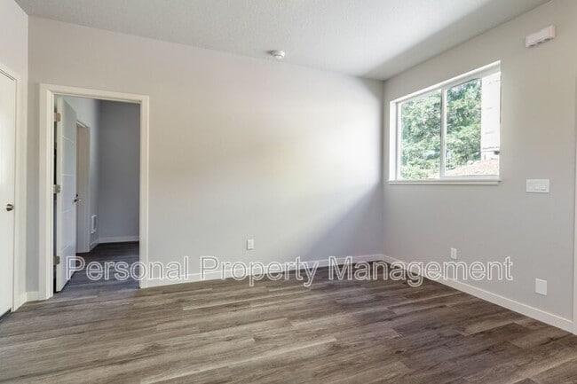 Building Photo - 1801 N 20th Ct