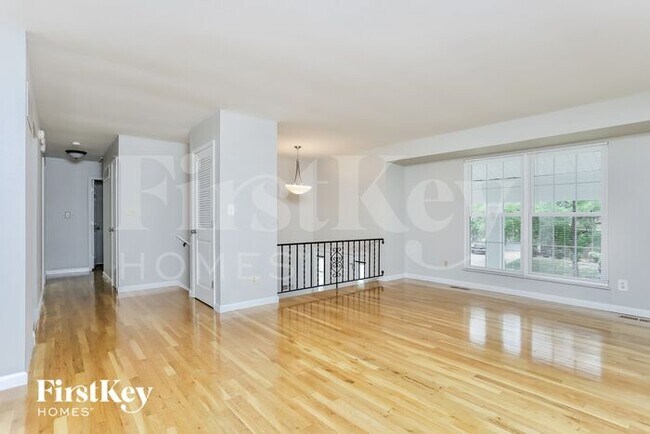 Foto del edificio - 323 Turfwood Dr