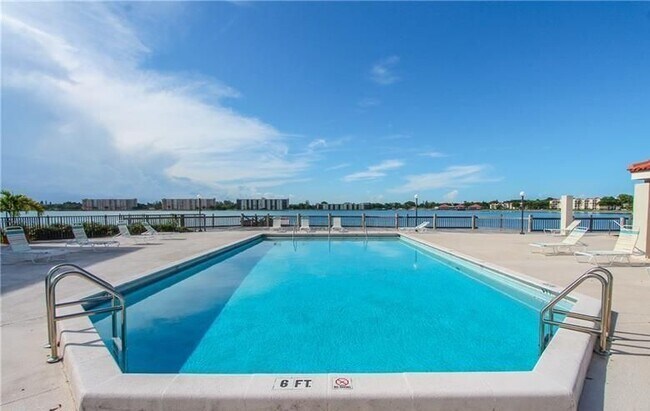 Foto del edificio - 118 Lake Emerald Dr