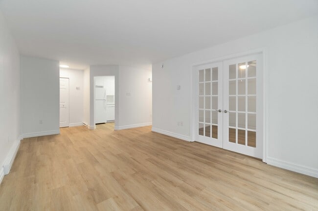 Building Photo - ONE BEDROOM APARTMENT AVAILABLE IN THE HEART OF DARTMOUTH