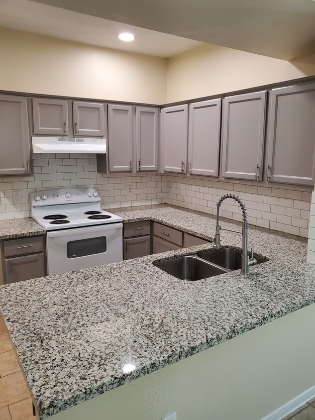 Kitchen - 3725 Amos St