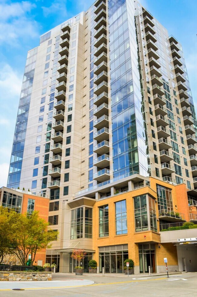 Building Photo - Bellevue Condo with Timeless Charm