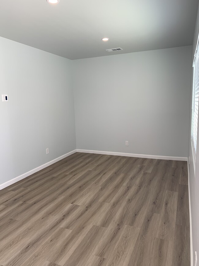 Livingroom - 3932 Walgrove Ave