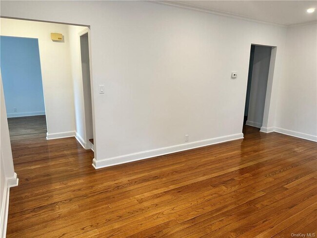 Foto del edificio - 219 Evandale Rd