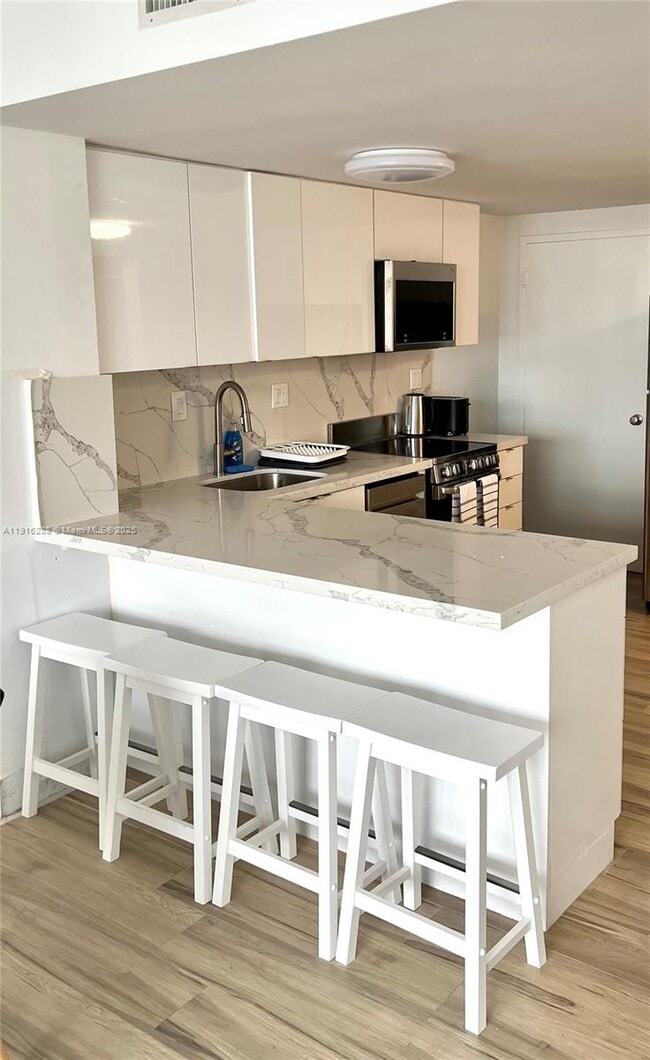 Foto del edificio - 801 Brickell Bay Dr