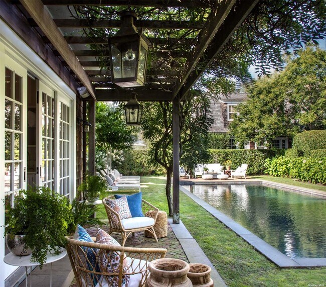 Foto del edificio - 47 Huntting Ln