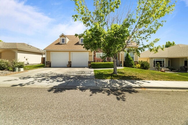 Foto del edificio - Charming 4 Bedroom, 2.5 Bathroom Home in t...