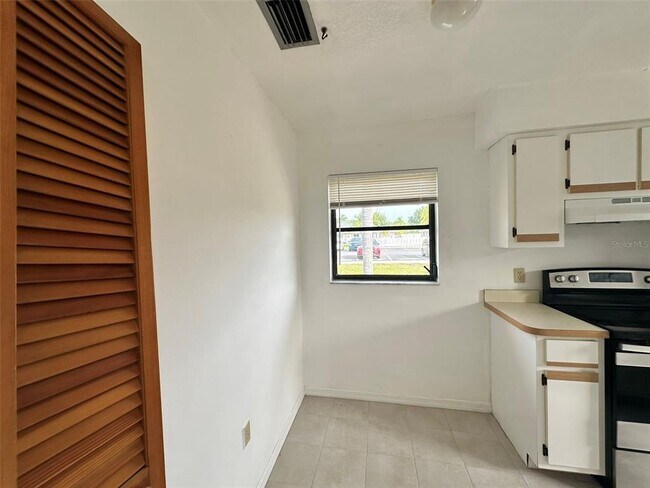Foto del edificio - 24540 Harbor View Rd