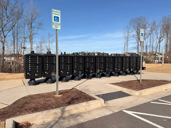 Foto del edificio - 400 Hazy Hls Ln