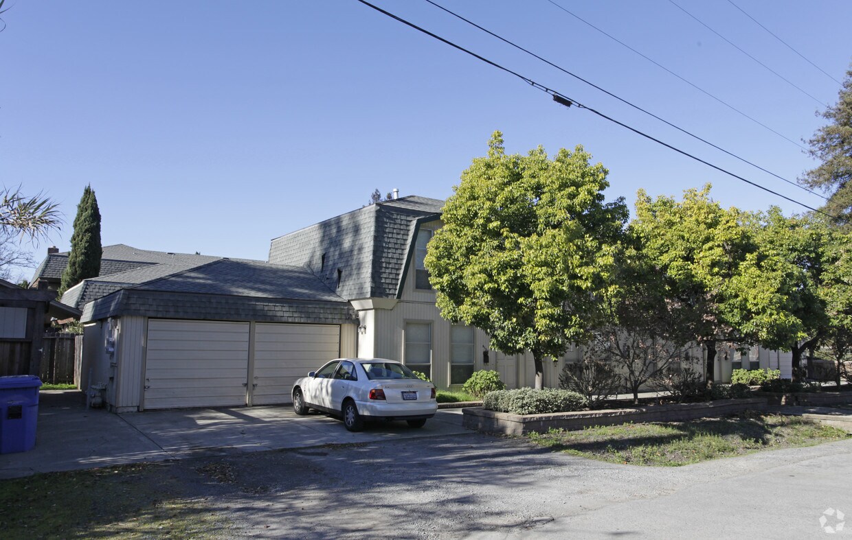 Building Photo - 8153 Arthur St