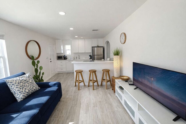 Building Photo - 818 Vanitie Ct