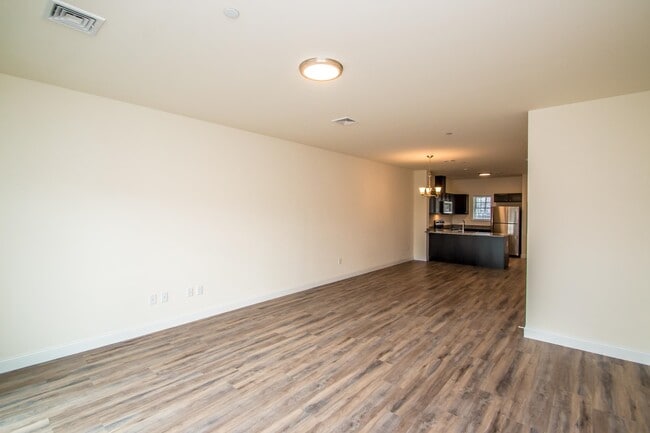 Building Photo - 30 Alpine Place Dr