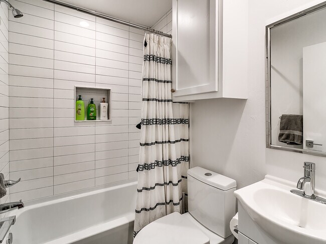 Foto del edificio - Heart of Plaza District