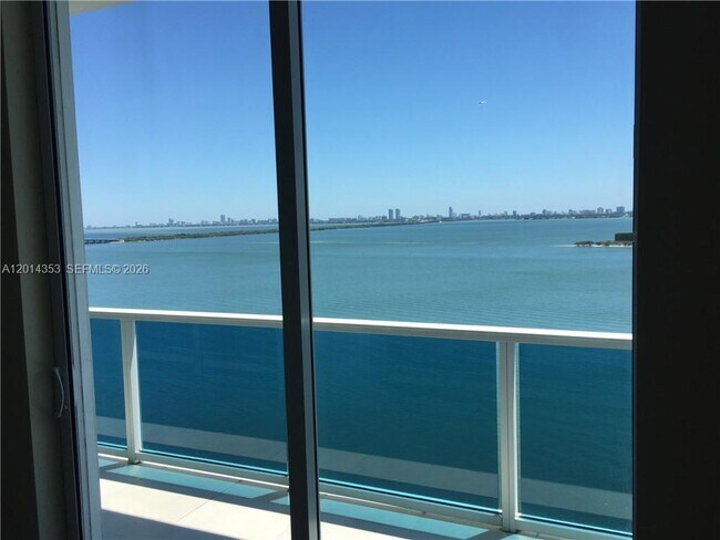 Foto del edificio - 725 NE 22nd St