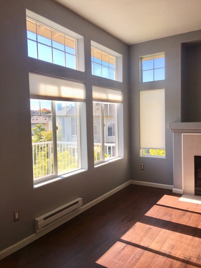 Foto del edificio - Gorgeous 2BD Condo in Desirable Progress Ridge Location!  High End Finishes, Great View!