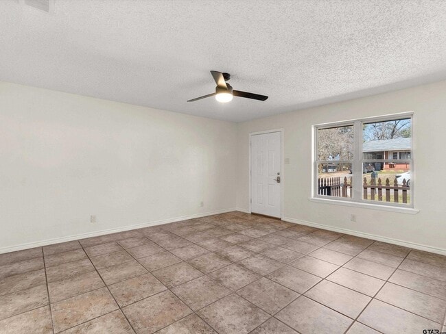 Foto del edificio - 901 Skyview Dr