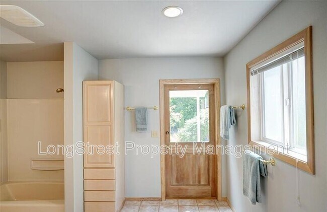Foto del edificio - 3558 NW Fillmore Ave