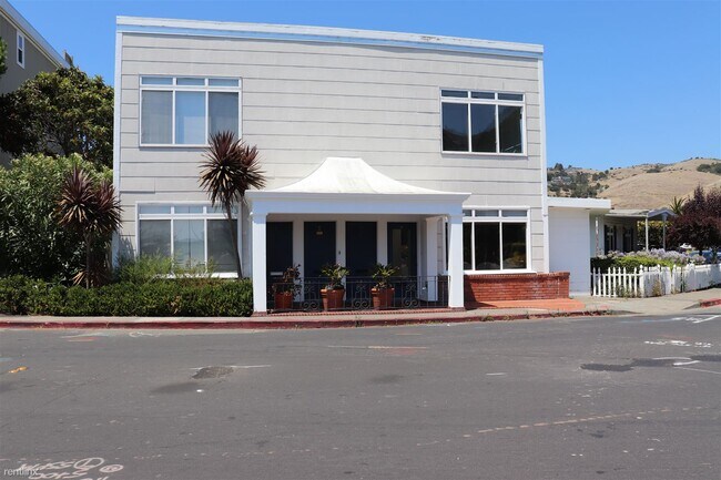 Building Photo - 1 br, 1 bath 4plex - 7 Beach Road D