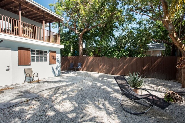 Building Photo - Private 1 bedroom with Bathroom and a Shar...