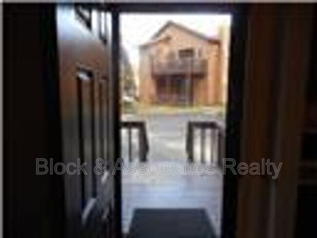 Foto del edificio - 123 Cloister Oaks Cir