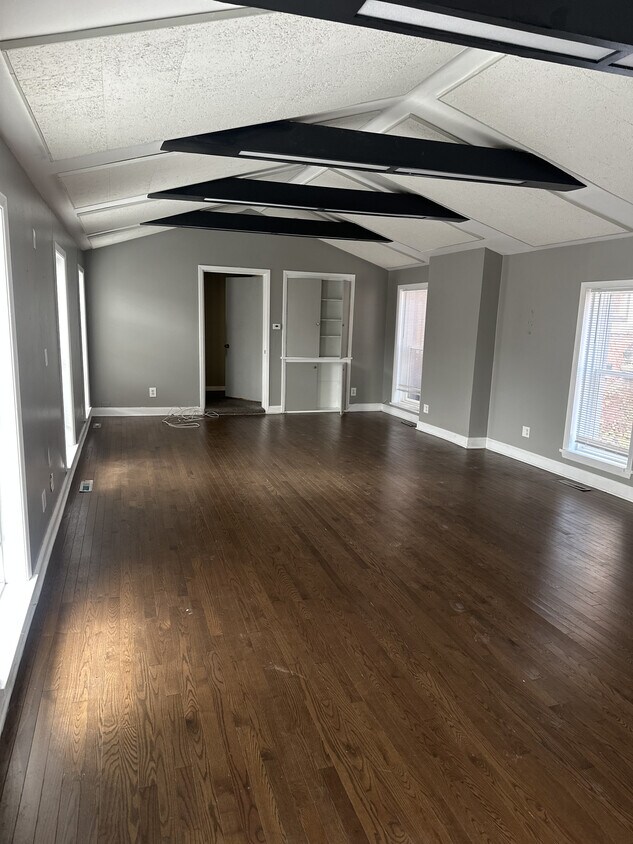 Large Living/Dining Room - 437 Franklin St