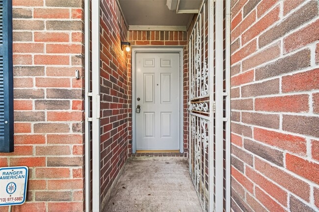 Building Photo - 13715 Naomi Hollow Ln