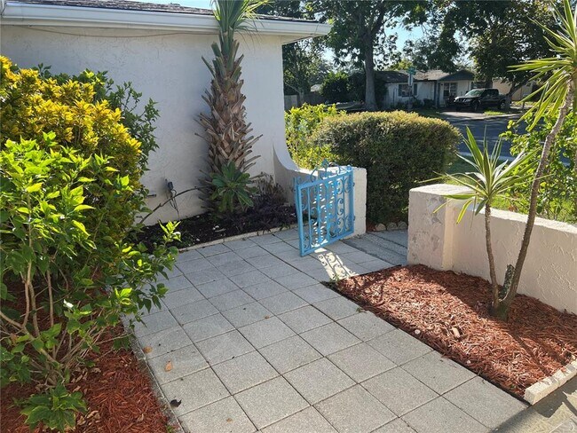 Foto del edificio - 7403 Populus Dr