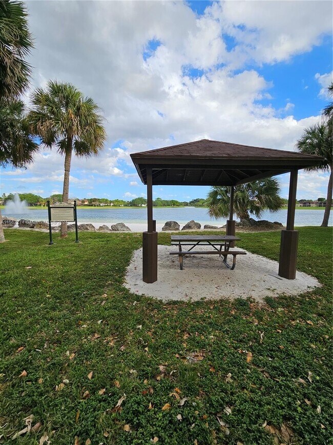 Foto del edificio - 9719 Hammocks Blvd