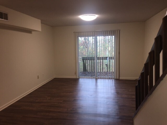 Foto del edificio - 200 Woody Rd