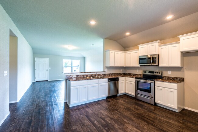 Building Photo - 5026 W Claxton Cir