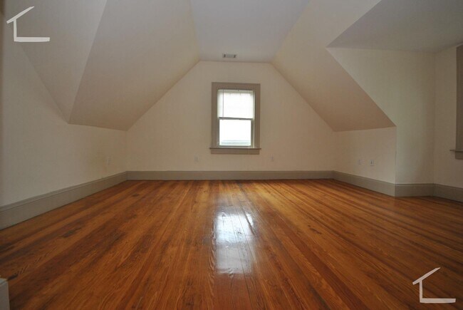 Foto del edificio - 64 Englewood Ave