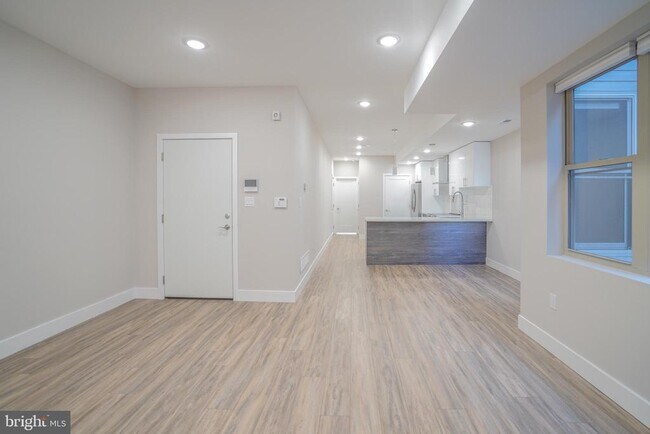 Foto del edificio - 2222 Frankford Ave