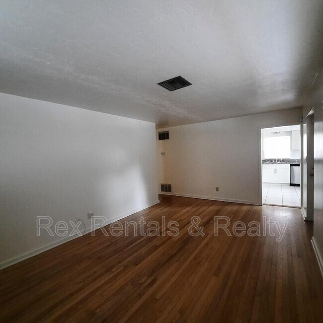 Foto del edificio - 834 38th Ave N