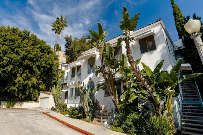Building Photo - 2166 Beachwood Terrace