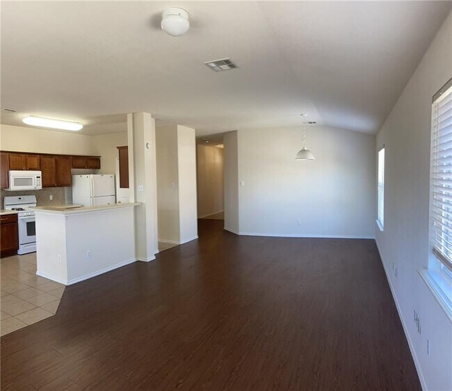 Foto del edificio - 3233 Corrigan Ln