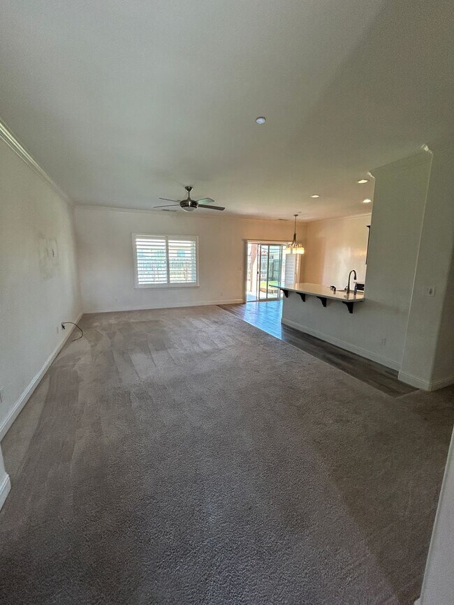 Foto del edificio - Don't miss out newer 4 bedroom 2 bath in K...