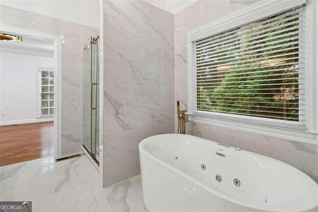 Foto del edificio - 1711 Summit Glen Ln NE